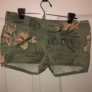 2/$20 Cute floral shorts